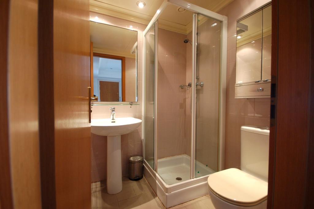 Lets Holidays Apartment Sea Views In Барселона Номер фото